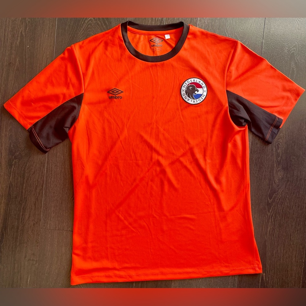 Umbro Team Holland soccer fan jersey. Size Medium